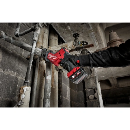 Аккумуляторная компактная сабельная пила Milwaukee M18 FHZ-502X FUEL HACKZALL  (Арт. 4933459885)