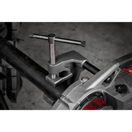 Аккумуляторный резьбонарезной инструмент для труб Milwaukee M18 FPT2-121C FUEL  (Арт. 4933478597)