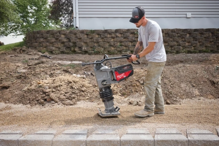 Аккумуляторная вибротрамбовка Milwaukee MXF RAM60-122 FUEL (Арт. 4933498159)