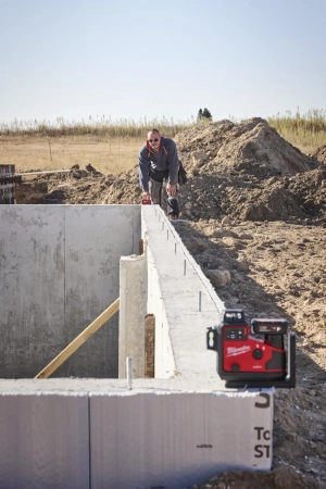 Аккумуляторный мультилинейный лазерный нивелир (3 линии x 360) с зеленым лучом Milwaukee M12 A3PLO-0C (Арт. 4933499001)