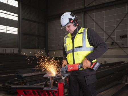 Аккумуляторная углошлифовальная машина (УШМ, Болгарка) Milwaukee M18 ONEFLAG230 XPDB-122C [FORGE™] FUEL ONE-KEY 230мм (замена для 4933478783) (Арт. 4933499242)