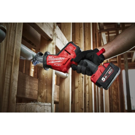 Аккумуляторная компактная сабельная пила Milwaukee M18 FHZ-502X FUEL HACKZALL  (Арт. 4933459885)