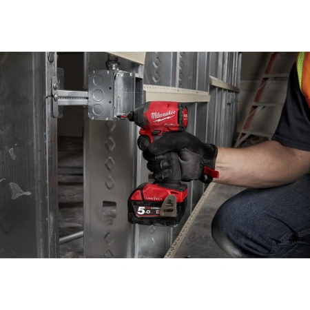 Аккумуляторный импульсный винтоверт Milwaukee M18 ONEID2-502X FUEL ONE-KEY  (Арт. 4933464091)