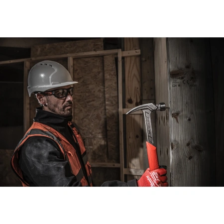 Молоток стальной с прямым гвоздодером Milwaukee 450 гр. (Арт. 4932478653)