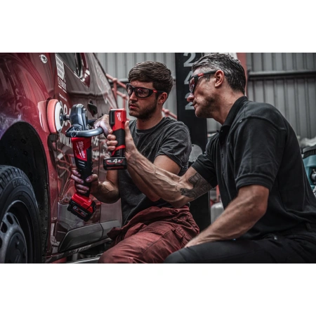 Аккумуляторный светодиодный фонарь для цветоподбора Milwaukee M12 CML-401 (Арт. 4933479366)