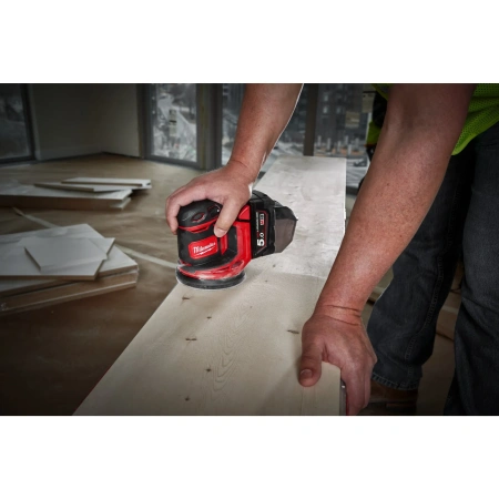 Аккумуляторная эксцентриковая шлифовальная машина Milwaukee M18 BOS125-502B 125мм  (Арт. 4933464229)