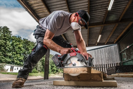 Аккумуляторная циркулярная пила по дереву Milwaukee M18 FCS66GR3-0 FUEL (Арт. 4933493491)