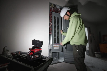 Аккумуляторный светодиодный фонарь с шарнирным световым блоком Milwaukee M18 ALIS-0 (Арт. 4933498148)