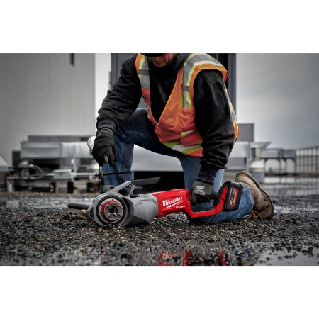Аккумуляторный резьбонарезной инструмент для труб Milwaukee M18 FPT2-121C FUEL  (Арт. 4933478597)