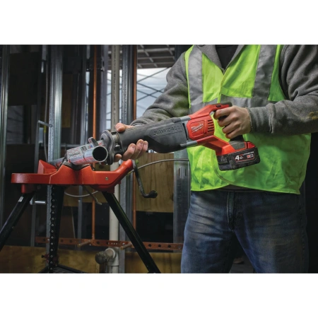 Аккумуляторная сабельная пила Milwaukee M18 BSX-402C SAWZALL  (Арт. 4933447285)