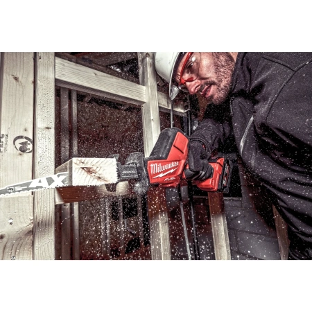 Аккумуляторная компактная сабельная пила Milwaukee M18 FHZ-502X FUEL HACKZALL  (Арт. 4933459885)