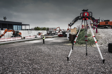 Аккумуляторный ротационный лазерный нивелир с красным лучом Milwaukee M18 RLOHV1200-501C (Арт. 4933493204)