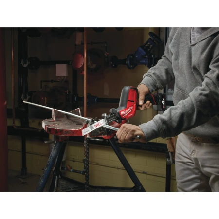 Аккумуляторная компактная сабельная пила Milwaukee M12 CHZ-0 FUEL HACKZALL  (Арт. 4933446960)