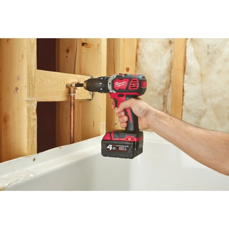 Аккумуляторная ударная дрель-шуруповерт Milwaukee M18 BPD-402C  (Арт. 4933443520)
