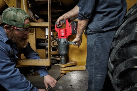 Аккумуляторный высокомоментный ударный гайковёрт с D-образной рукояткой, фрикционным кольцом и укороченным шпинделем Milwaukee M18 ONEFHIWF1DS-121C [FORGE™] FUEL ONE-KEY (1'') (замена для 4933472072) (Арт. 4933499253)