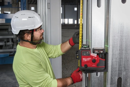 Аккумуляторный мультилинейный лазерный нивелир (3 линии x 360) с зеленым лучом Milwaukee M12 A3PLO-0C (Арт. 4933499001)