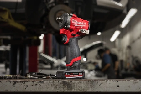 Аккумуляторный субкомпактный ударный гайковерт с фиксацией пином Milwaukee M12 FCIWP12G3-0 FUEL (1/2'') (Арт. 4933493457)