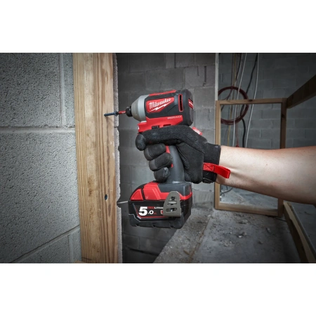 Аккумуляторный импульсный винтоверт Milwaukee M18 BLID2-502X  (Арт. 4933464520)