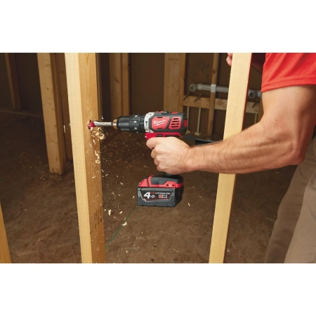 Аккумуляторная ударная дрель-шуруповерт Milwaukee M18 BPD-402C  (Арт. 4933443520)
