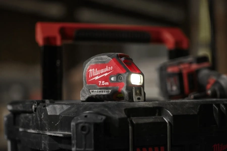 Рулетка магнитная Milwaukee Magnetic LED с подсветкой 7.5м / ширина 30 (Арт. 4932492469)