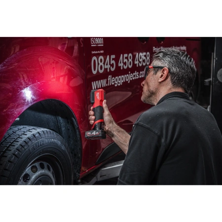 Аккумуляторный светодиодный фонарь для цветоподбора Milwaukee M12 CML-401 (Арт. 4933479366)