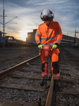 Аккумуляторный железнодорожный ударный гайковерт с фиксацией фрикционным кольцом Milwaukee M18 FHIWF1R-122C [FORGE™] FUEL (1'') (замена для 4933493141) (Арт. 4933499201)