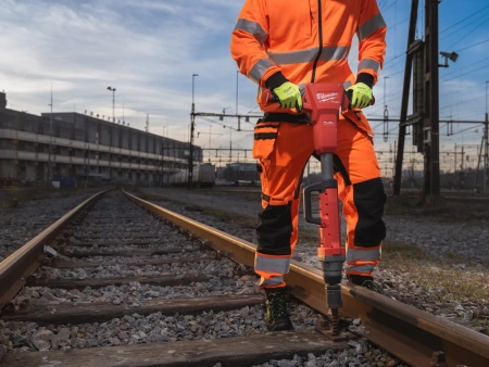 Аккумуляторный железнодорожный ударный гайковерт с фиксацией фрикционным кольцом Milwaukee M18 FHIWF1R-122C [FORGE™] FUEL (1'') (замена для 4933493141) (Арт. 4933499201)