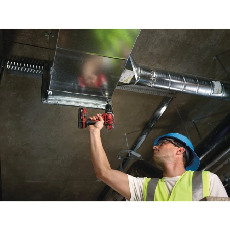 Аккумуляторная ударная дрель-шуруповерт Milwaukee M18 BPD-202C  (Арт. 4933443515)