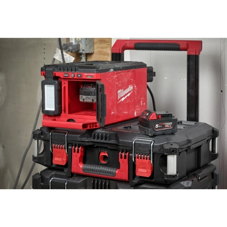 Аккумуляторный светодиодный фонарь с функцией зарядного устройства Milwaukee M18 POALC-0 PACKOUT  (Арт. 4933478120)