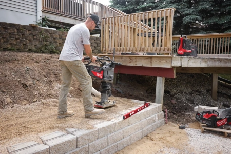 Аккумуляторная вибротрамбовка Milwaukee MXF RAM60-122 FUEL (Арт. 4933498159)