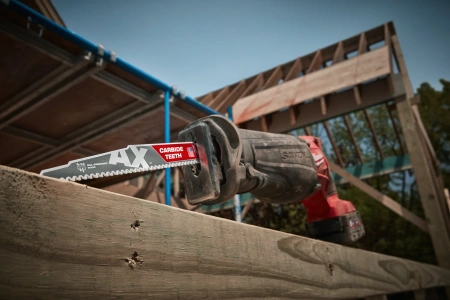 Полотно для сабельной пилы, демонтажное по дереву, дереву с гвоздями, пластику с твердосплавными зубьями Milwaukee AX CARBIDE TEETH 230 мм/ шаг зуба 5 мм (1 шт) (экоупак.) (замена для 48005226) (Арт. 48475226)