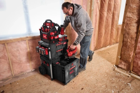 Ящик на колесах с выдвижным отсеком Milwaukee PACKOUT XL (Арт. 4932498651)