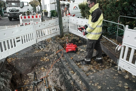 Аккумуляторный вспомогательный гидравлический насос Milwaukee M18 HUP700-121 [FORGE™] (Li-Ion12Ач) (замена для 4933471813) (Арт. 4933499335)