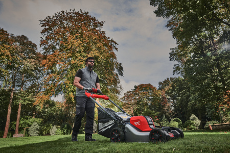 Аккумуляторная самоходная газонокосилка Milwaukee M18 F2LM46-0 FUEL (Арт. 4933492010)