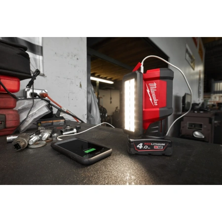 Аккумуляторный магнитный светодиодный фонарь с шарнирным блоком Milwaukee M12 PAL-0  (Арт. 4933478226)
