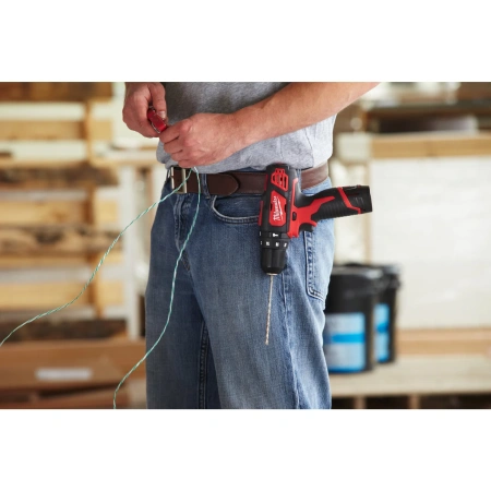 Аккумуляторная ударная дрель - шуруповерт Milwaukee M12 BPD-202С  (Арт. 4933441940)