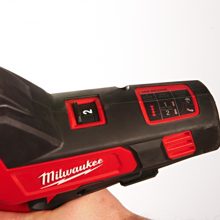 Аккумуляторный резак для кабелей Milwaukee М12 CC-0  (Арт. 4933431600)