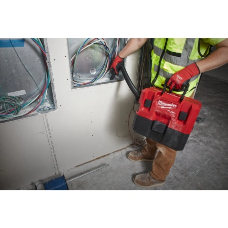 Аккумуляторный пылесос для воды и сухого мусора Milwaukee M12 FVCL-0 FUEL  (Арт. 4933478186)