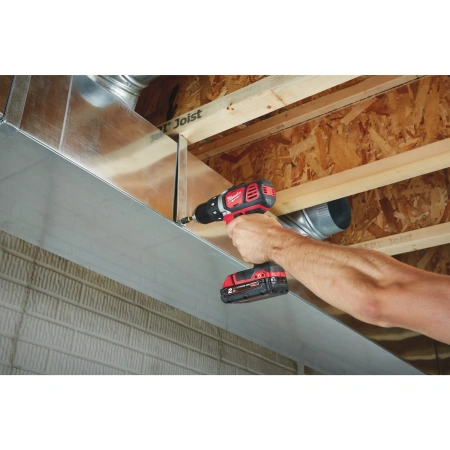 Аккумуляторная безударная дрель-шуруповерт Milwaukee M18 BDD-202C  (Арт. 4933443555)