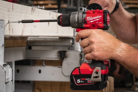 Аккумуляторная безударная дрель-шуруповерт Milwaukee M18 FDD3-502X FUEL (Арт. 4933479863)