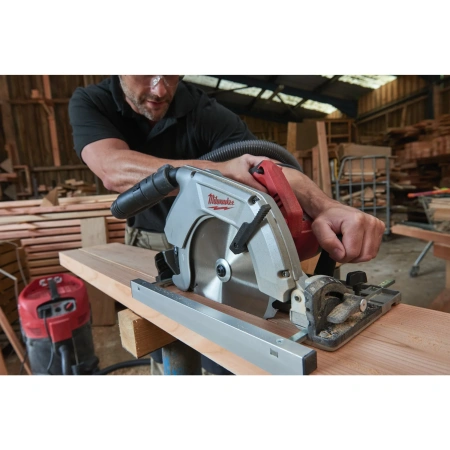 Циркулярная пила по дереву Milwaukee CS 85 CBE  (Арт. 4933451116)