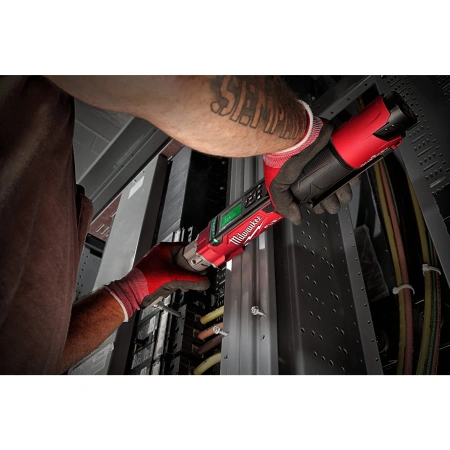 Аккумуляторный электронный динамометрический ключ Milwaukee M12 ONEFTR38-201C FUEL 3/8'' (Арт. 4933464967)