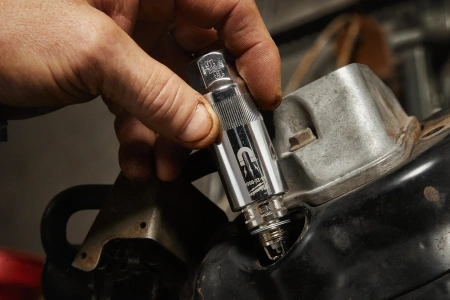 Головка свечная с магнитом Milwaukee 3/8'' 16 мм (5/8") (Арт. 4932480676)