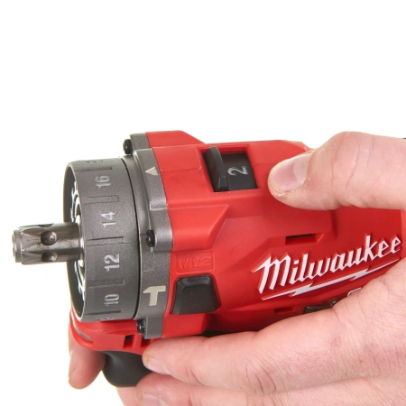 Аккумуляторная ударная дрель-шуруповерт со сменным патроном Milwaukee M12 FPDXKIT-202X FUEL  (Арт. 4933464138)