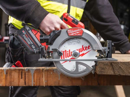 Аккумуляторная циркулярная пила по дереву Milwaukee M18 FCS66GR3-0 FUEL (Арт. 4933493491)