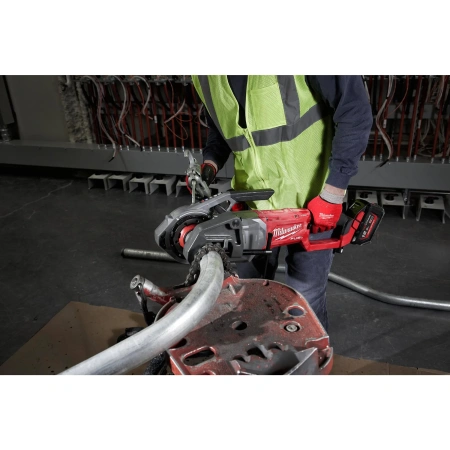 Аккумуляторный резьбонарезной инструмент для труб Milwaukee M18 FPT2-121C FUEL  (Арт. 4933478597)