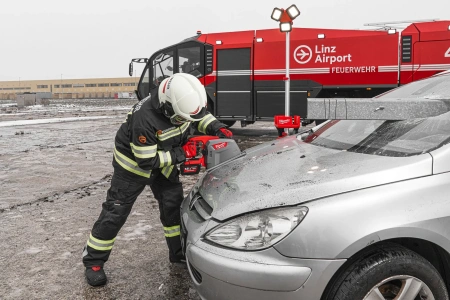 Аккумуляторная циркулярная пила по металлу Milwaukee M18 FMCS66-121C [FORGE™] FUEL (замена для 4933472111) (Арт. 4933499243)