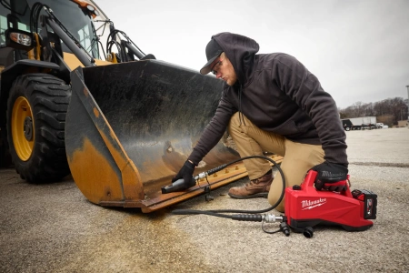 Аккумуляторный гидравлический насос Milwaukee M18 HMP700-501 (Арт. 4933493921)