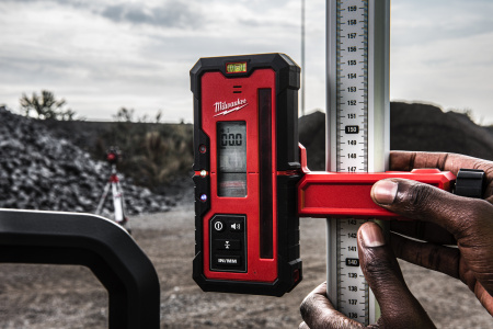 Аккумуляторный ротационный лазерный нивелир с красным лучом Milwaukee M18 RLOH600-201C (Арт. 4933493191)