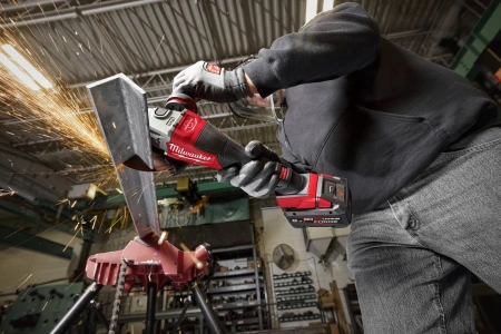 Аккумуляторная углошлифовальная машина (УШМ, Болгарка) Milwaukee M18 FHSAG125 XPDB2-802X FUEL 125мм (замена для 4933471080) (Арт. 4933493418)